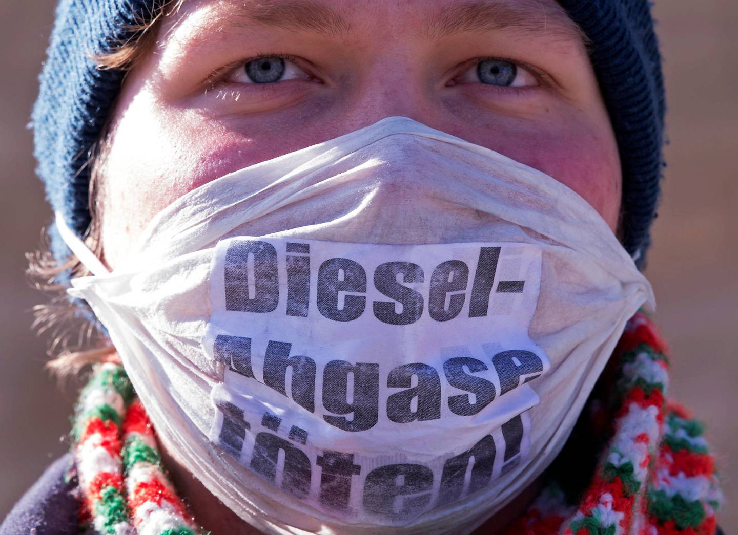 Miljøvernaktivist foran den føderale administrasjonsdomstolen i Leipzig forrige uke. 