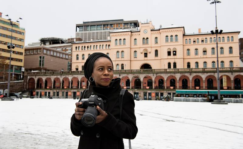 Fati Abubakhar tok seg i går tid til å være turist i Oslo. Hun falt straks for Youngstorget, men det store målet var bildene i Nasjonalgalleriet.