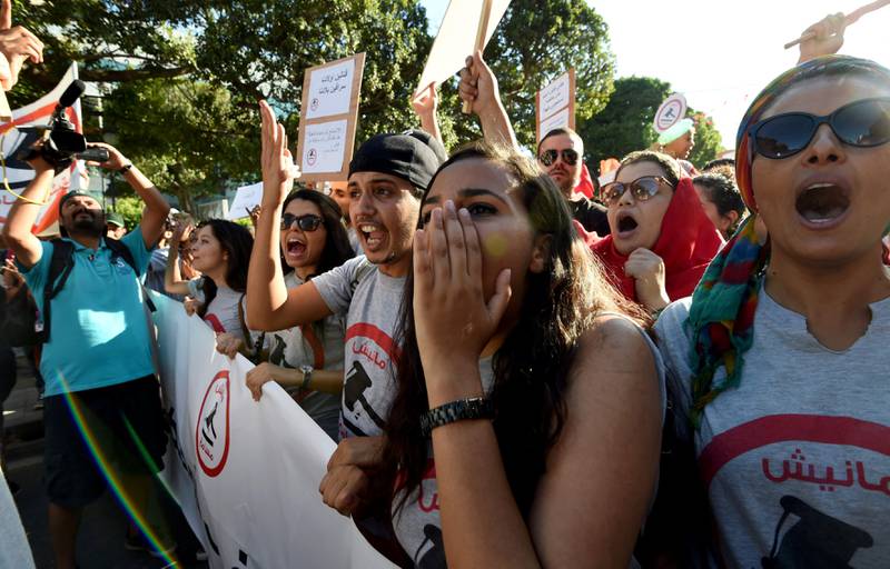Tunisia er det landet som har lykkes best etter Den arabiske våren. Den demokratiske utviklingen i landet tillater folkeprotester i gatene, som her     i slutten av juli da folket gikk ut i protest mot en ny økonomisk lov som gir amnesti til personer som tidligere er dømt for korrupsjon, om de tilstår og betaler tilbake pengene.
