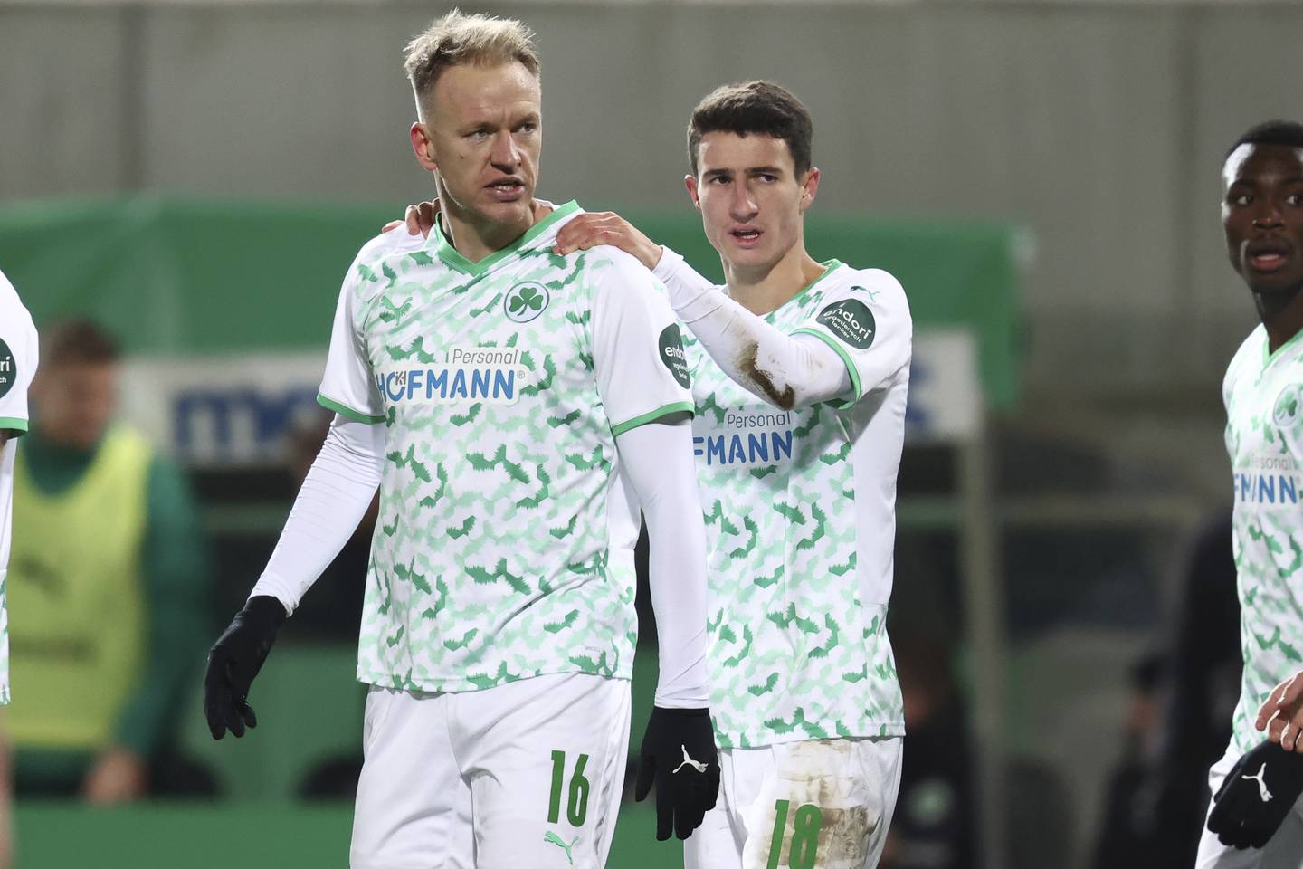12 December 2021, Bavaria, F'rth: Football: Bundesliga, SpVgg Greuther F'rth - 1. FC Union Berlin, Matchday 15, at Sportpark Ronhof Thomas Sommer. Fuerth's Havard Nielsen, left, celebrates with Marco Meyerhoefer after scoring his side's opening goal during the German Bundesliga soccer match between Greuther Fuerth and Union Berlin, at the Sportpark Ronhof Thomas Sommer, in Fureth, Germany, Sunday, Dec. 12, 2021. (Daniel Karmann)