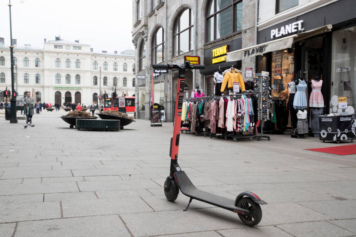 Oslo  20190403.
En mengde sparkesykler kan man leie i byen i Oslo.
Elektrisk sparkesykkel.
Foto: Terje Pedersen / NTB scanpix