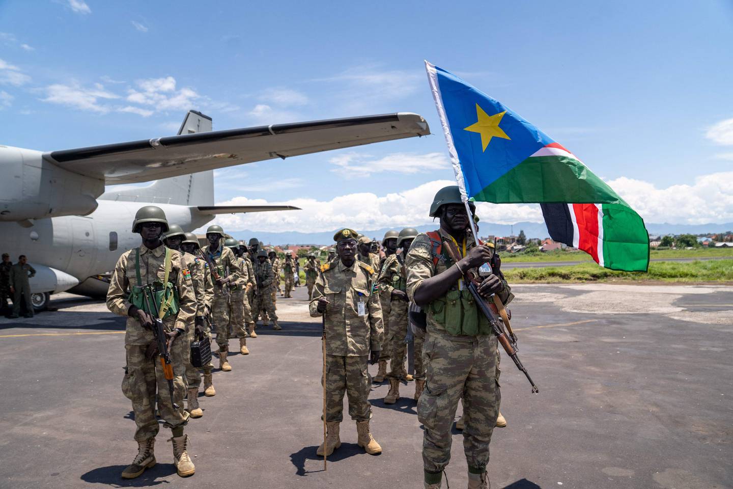 Medlemmer av Sør Sudans People's Defence Forces (SSPDF) ankom flyplassen i Goma, øst i DR Kongo, tidlig i april. De slutter seg til en regional militærstyrke som skal bidra i den pågående konflikta mot opprørsbevegelsen som kalles M23.