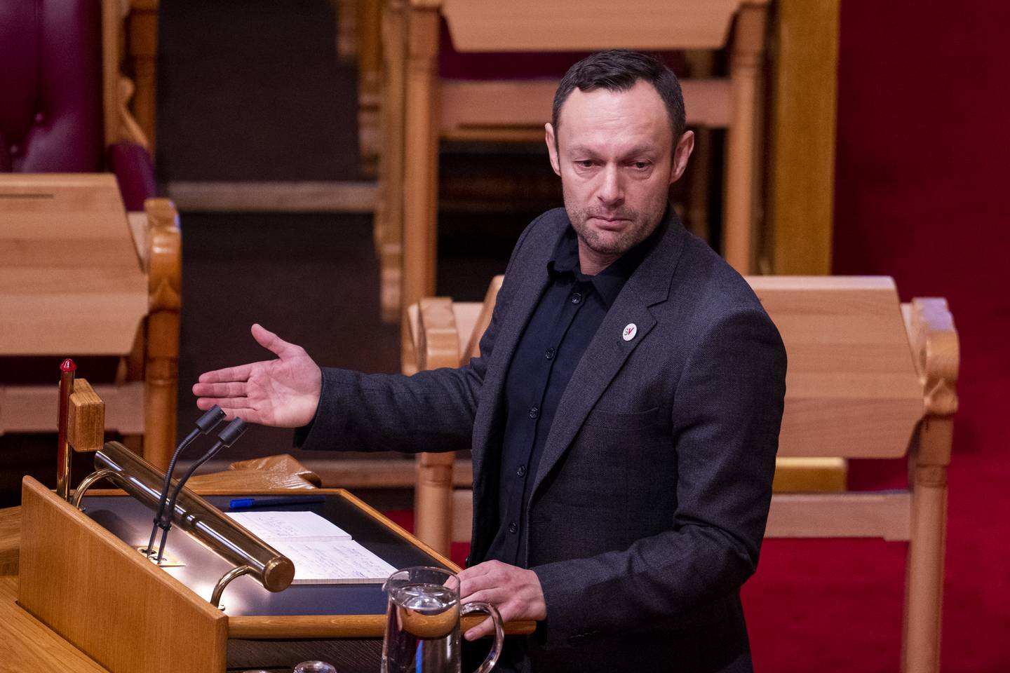 Oslo 20230104. 
Torgeir Knag Fylkesnes (SV) under den muntlige spørretimen på Stortinget i Oslo onsdag.