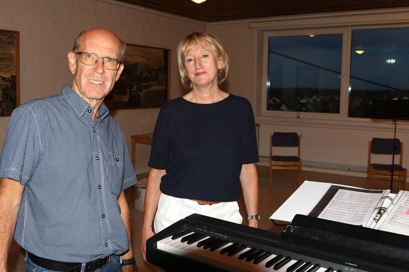 – Godt å være i gang igjen! forsikrer dirigenten Lars Tomtum og lederen i Citadell Musica Kristin Haugum etter en seks måneder lang og ufrivillig pause fra korsangen.