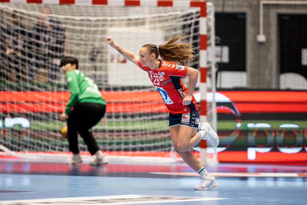 Camilla Herrem var toneangivende da Norge vendte til klar seier over Sør-Korea i Åsane Arena lørdag. Foto: Beate Oma Dahle / NTB