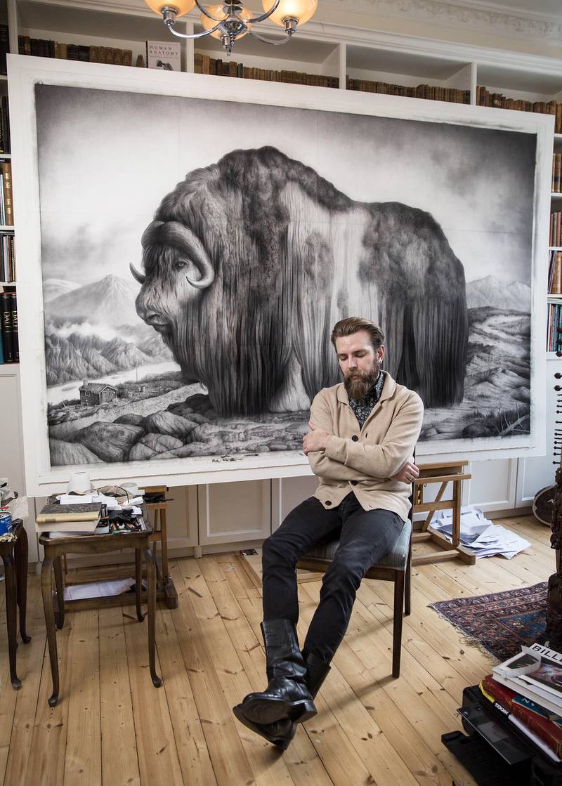 «Sneakyville» på Haugar Vestfold kunstmuseum byr på fascinerende opplevelser. Sverre Mallings store tegning «Norwegian Muskox» er utstillingens signaturverk. FOTO: HERMAN DREYER