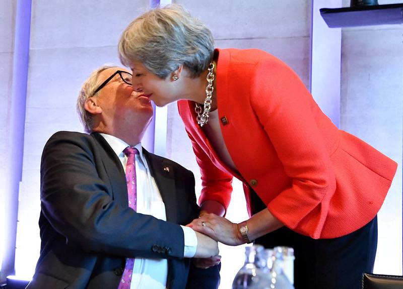 EU-president Jean-Claude Juncker og Storbritannias statsminister Theresa May under et møte i Salzburg i september. Partene er innspurten av forhandlingene.