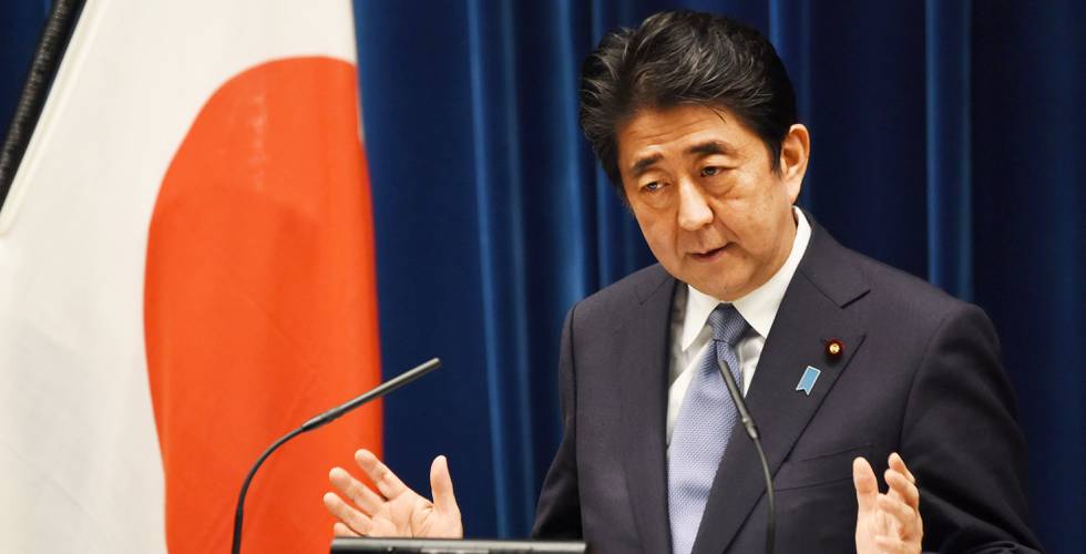 Japans statsminister Shinzo Abe uttrykte i går «dyp sorg» over lidelsene Japan påførte andre land i Øst-Asia før og under andre verdenskrig. I dag er det 70 år siden Japan overga seg til de allierte etter krigen. FOTO: TORU YAMANAKA/NTB SCANPIX