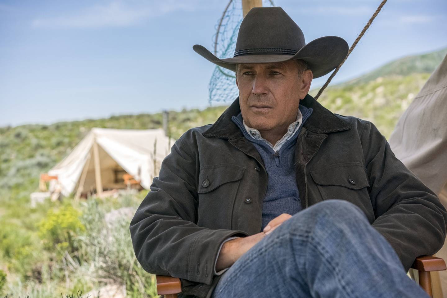 Kevin Costner i hovedrollen som rancheier John Dutton i denne  underholdende, episke intrige-pregete western-såpen fra vår tid.