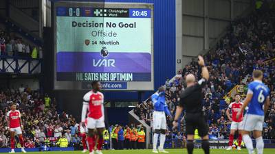 The Athletic: Premier League-klubbene skal stemme over forslag om å droppe VAR