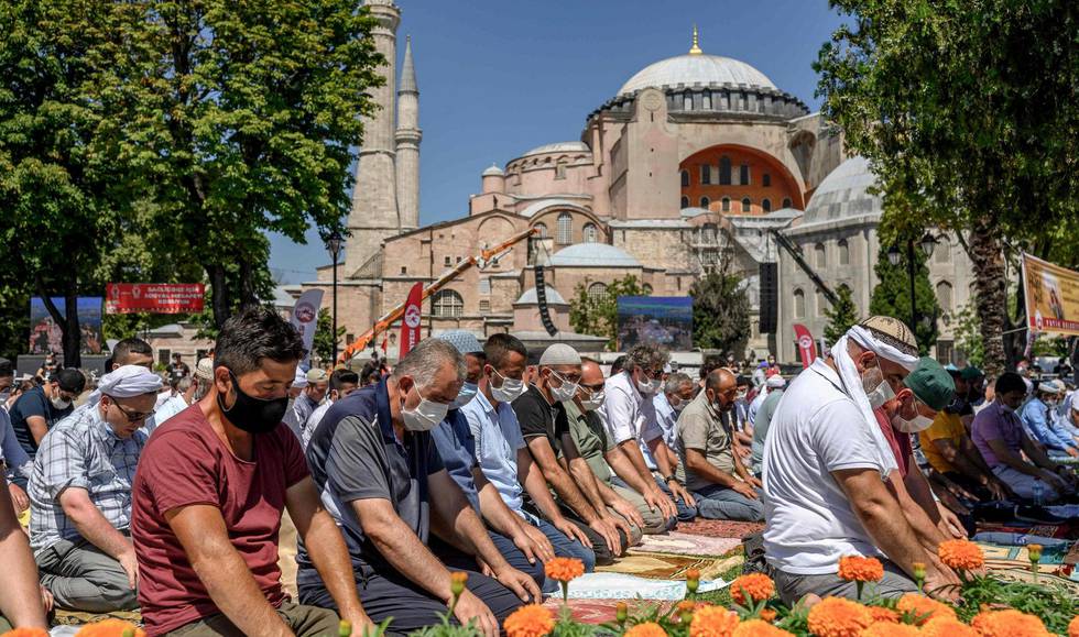 Erdogans beslutning om å forvandle Hagia  Sofia i Istanbul til en moské, blir betraktet som en   eneste stor provokasjon av grekerne, skriver Stian Bromark. Foto: Bulent Kilic/AP/NTB scanpix
