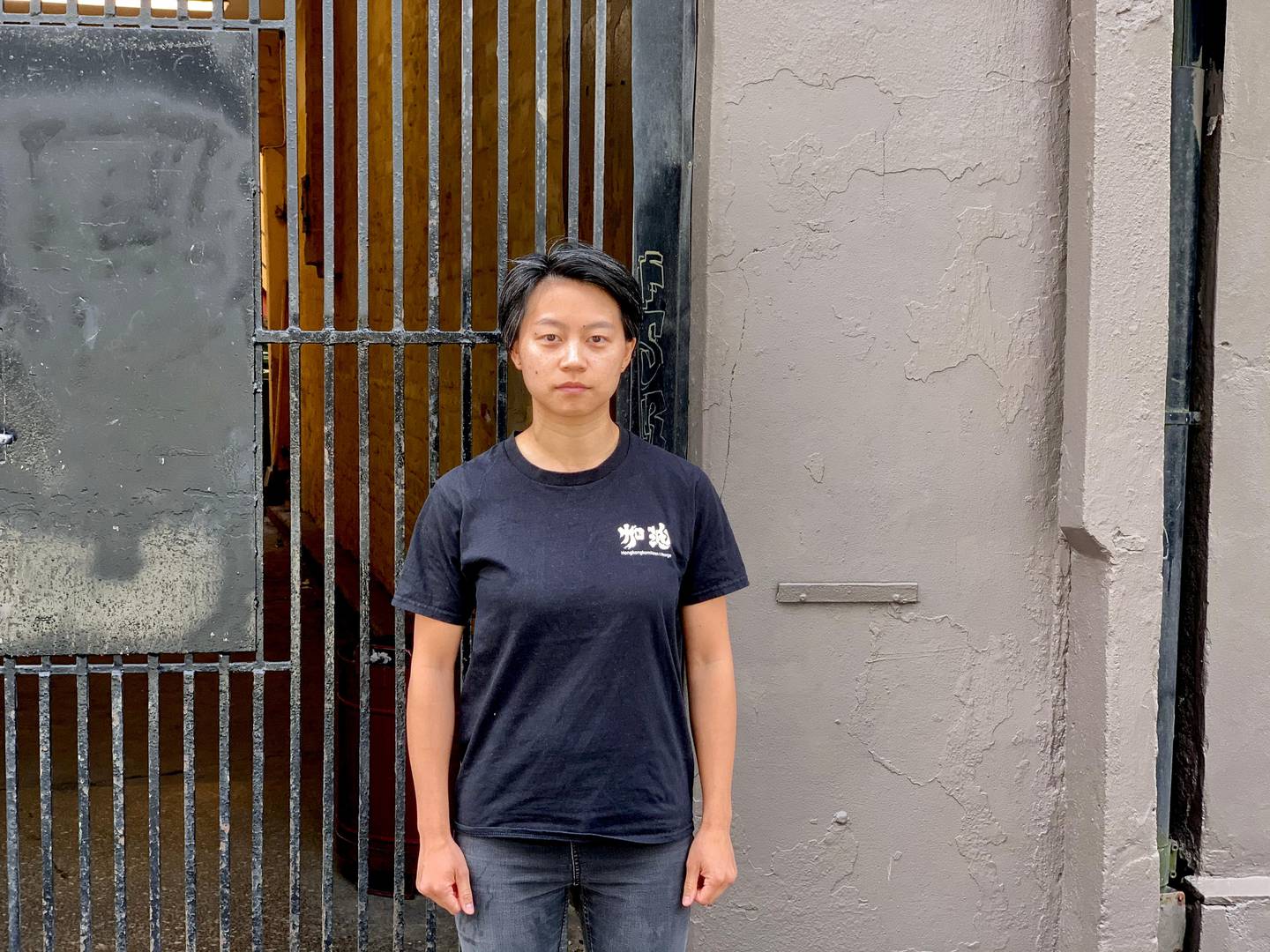Jessica Chiu (30) er hongkonger bosatt i Norge. Som leder av den norske Hongkong-komiteen arrangerte hun tirsdag en demonstrasjon utenfor den kinesiske ambassaden i Oslo, mot den nye sikkerhetsloven. Foto: Sunniva Bjerkaas