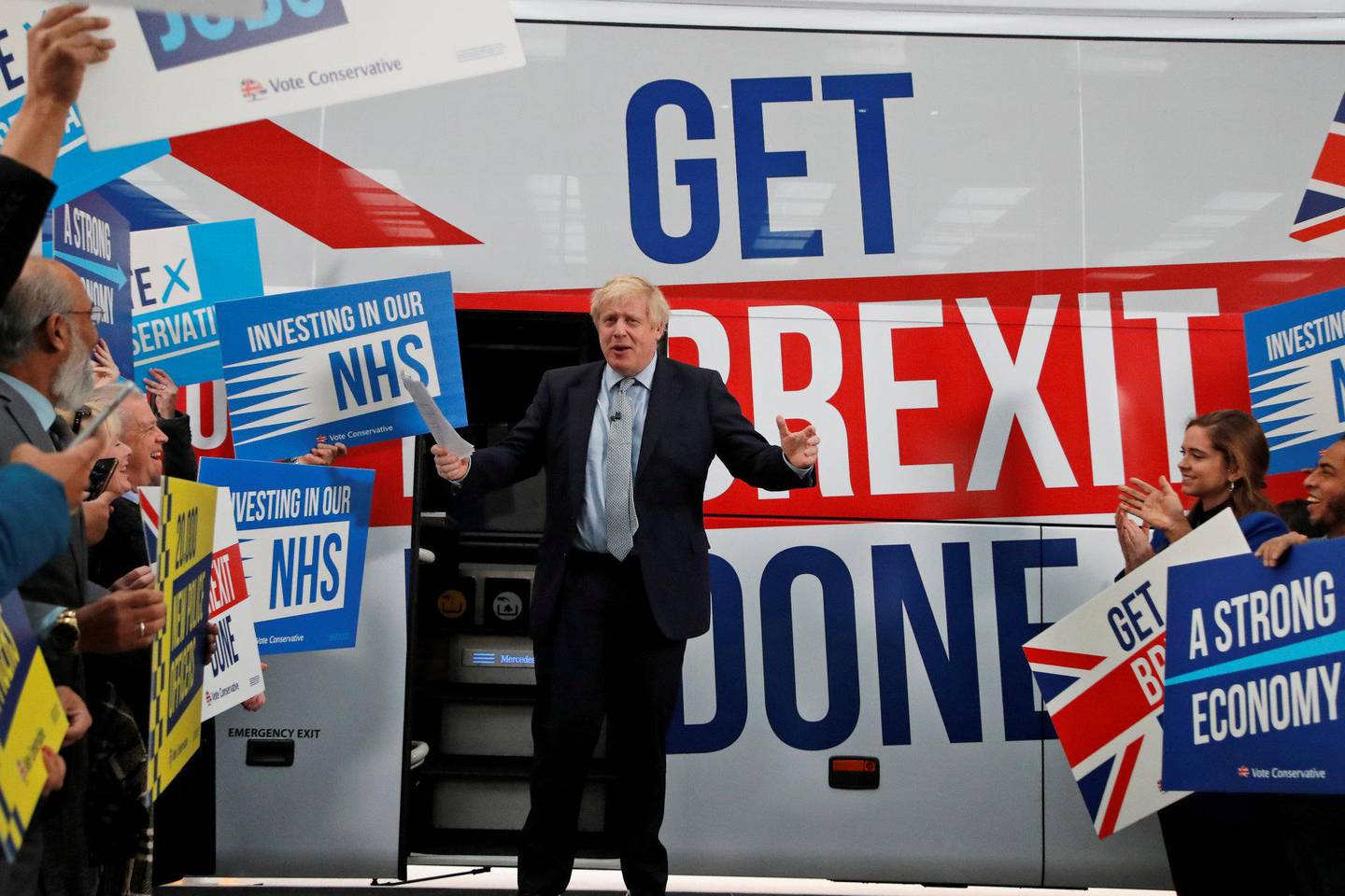 Statsminister Boris Johnson prøver å banke gjennom sitt budskap: «Get brexit done». Her fra Manchester tidligere i november. Foto: NTB scanpix