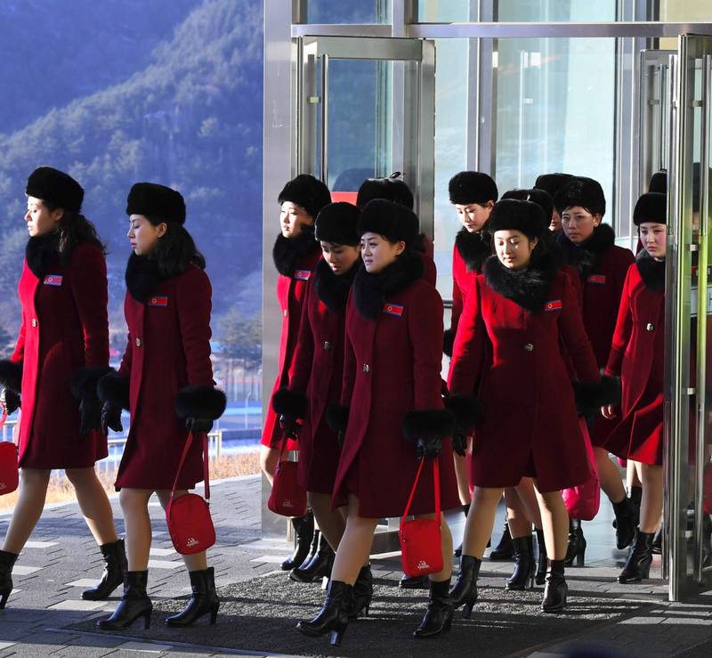 Nord-Koreas heiagjeng ankom Sør-Korea tidligere i uka. 230 unge kvinner skal heie fram idrettsutøverne.
