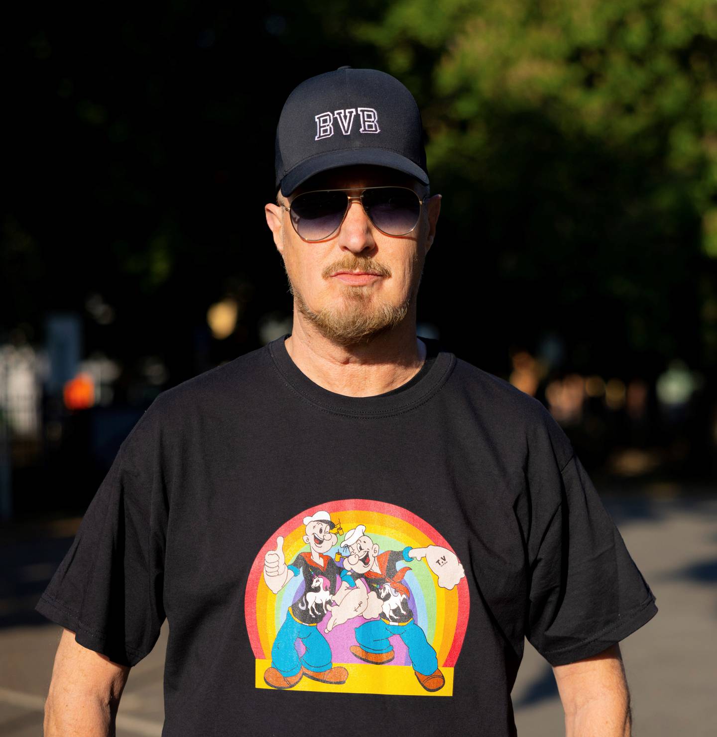 Kjell Nordstrøm har Pride-antrekket klart: T-skjorte med Skipper'n og enhjørninger.