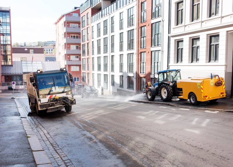 I dag er det på nytt varslet så dårlig luft i Oslo at den innebærer «betydelig helserisko», til tross for at det nå vaskes og rengjøres for harde livet i byens gater.