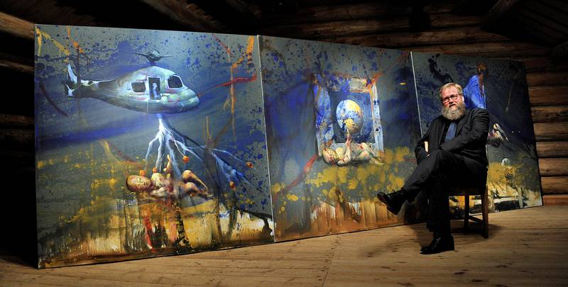 KRIGSSCENER: Sarpsborg er vennskapsby med palestinske Betlehem, og Håkon Gullvåg har vist et langvarig engasjement for palestinernes sak. Det 340 centimeter lange, tredelte maleriet «Storming», er fra 2009.