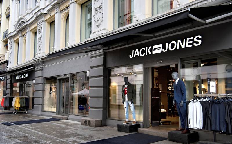 Bestsellers merkevarer, slik som Jack & Jones og Vero Moda er bestselgere, også i Norge. Innsatsen til lavtlønte arbeidene i land som Kambodsja og India genererer milliardinntekter  til det danske selskapet.