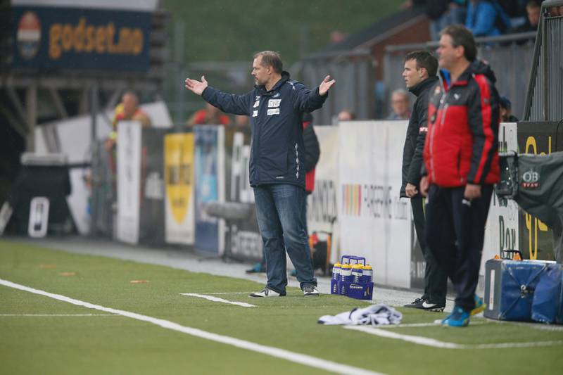 Kjetil Rekdal fikk isolert sett se en fantastisk fotballkamp på Marienlyst. Godset-trener Bjørn Petter Ingebretsen (t.h.) fikk sin første seier over VIF.