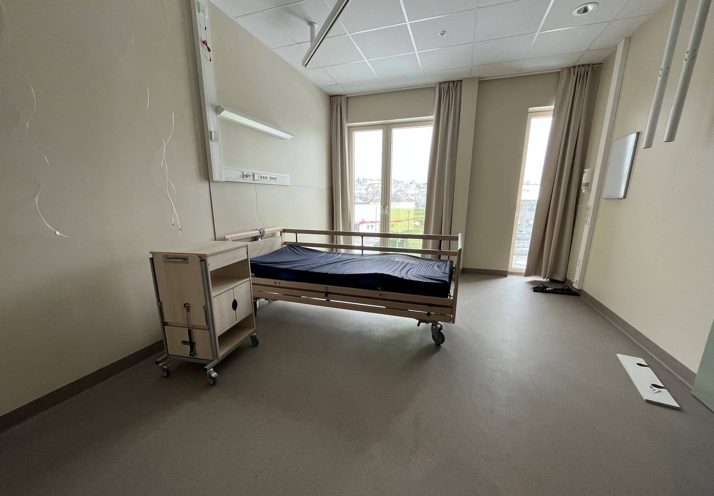 Slik ser rommene ut før beboere og pasienter har flyttet inn noen av sine egne møbler.