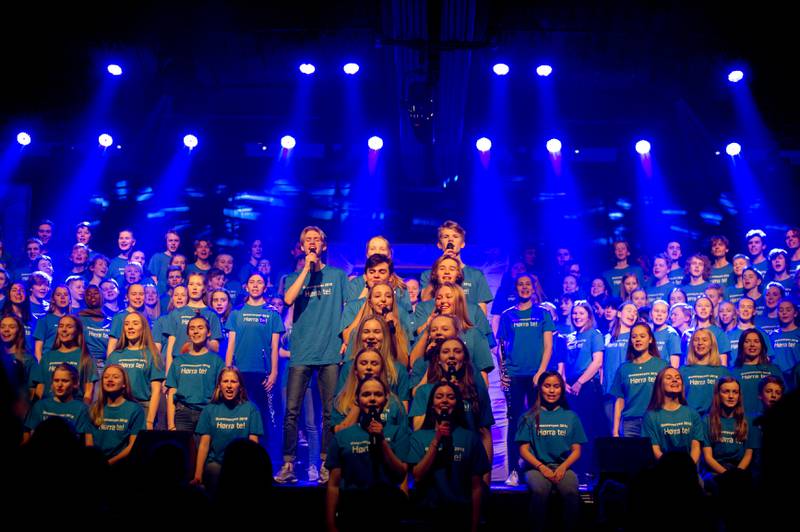 200 Gosen-elever hadde fredag kveld premiere på Gosenrevyen. 
