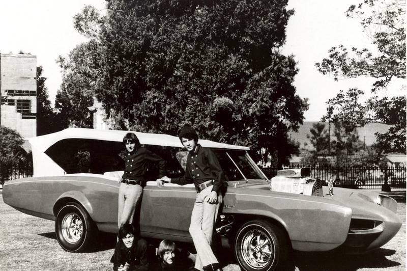 The Monkees og den velkjente monkeemobilen fra TV-serien.