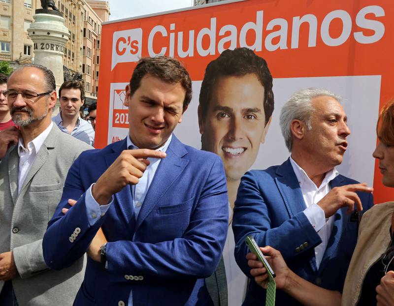 Leder Albert Rivera i partiet Ciudadanos har klart å fange mange velgere som vil ha forandring. I likhet med Podemos er partiet en utfordrer til de etablerte, men er et sentrumsparti. FOTO: CESAR MANSO/NTB SCANPIX