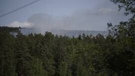 Kontroll på brannfrontene i Østmarka – slukkingen fortsetter gjennom natten