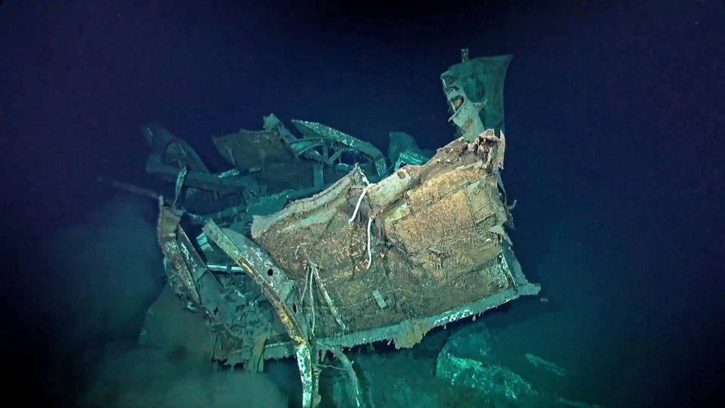 Vrakbiter av den amerikanske jageren USS Jonston funnet på 6.220 meters dyp utenfor Filippinene. Skipet bidro på heroisk vis mot den japanske flåten under andre verdenskrig.