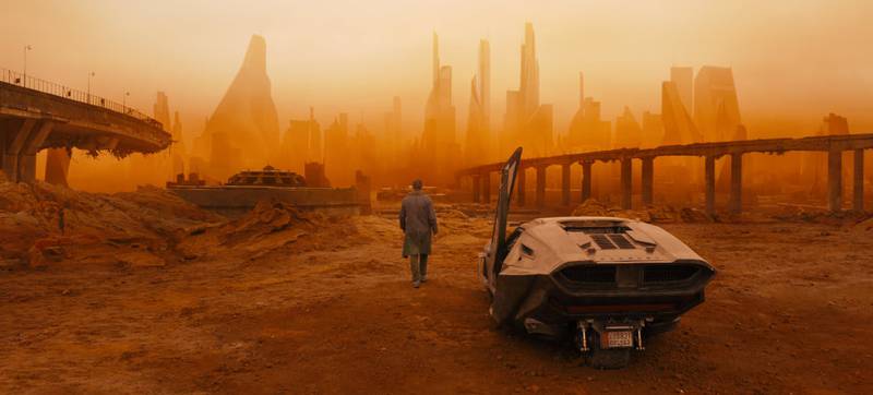 Ryan Gosling spiller rollen som replikantjegeren K i «Blade Runner 2049». ALLE FOTO: UIP