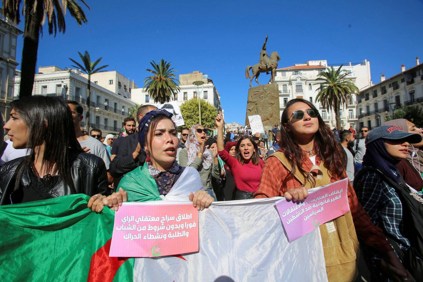 Algerie: Demonstranter i Algeries hovedstad Alger denne uka. FOTO: NTB SCANPIX