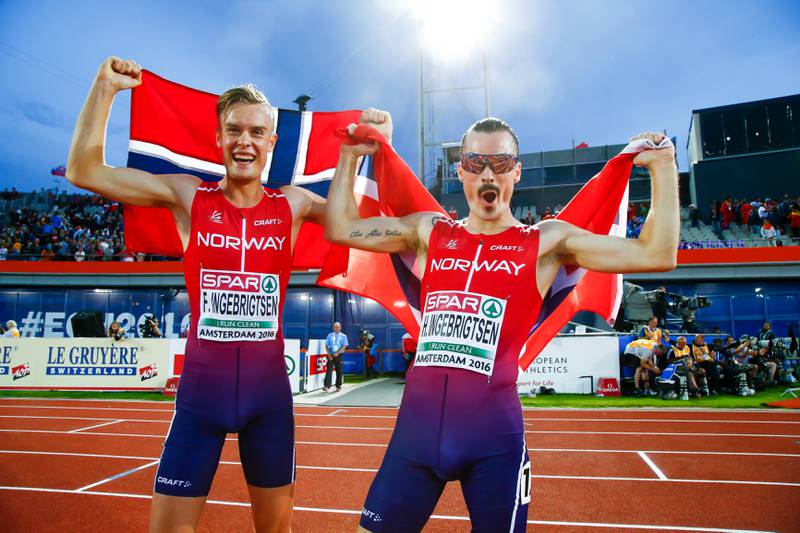 Filip (t.v.) og Henrik (t.h.) Ingebrigtsen løp inn til gull og bronse på 1500-meteren under EM i friidrett lørdag kveld. Foto: Heiko Junge / NTB Scanpix.