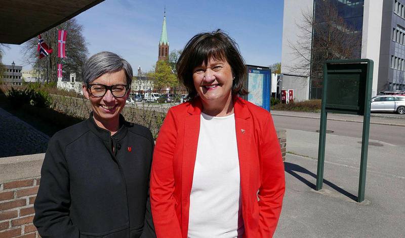 NUMMER ÉN OG TRE: Mosseordfører Hanne Tollerud (til venstre) og Rygge-ordfører Inger-Lise Skartlien er nominert henholdsvis på første- og tredjeplass som Aps ordførerkandidat i den nye kommunen. Her er de fotografert tidligere i år.