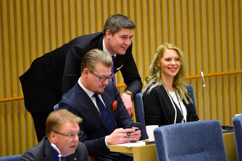 Sverigedemokraternas Linus Bylund, Oscar Sjöstedt och Hanna Wigh under budsjettdebatten i Riksdagen. FOTO: NTB SCANPIX