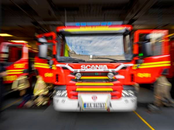 En person evakuert etter brann i flermannsbolig i Asker