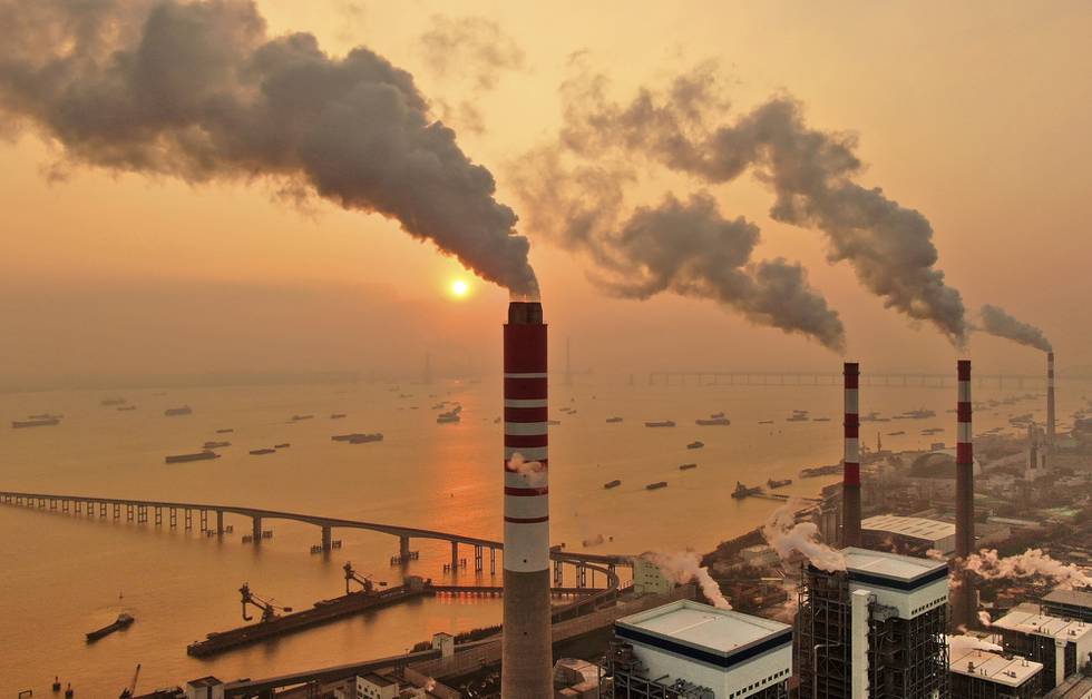 Kina er landet som slipper ut flest klimagasser, og en betydelig årsak er bruken av kull. Her fra et kullkraftverk i Nantong i Jiangsu-provinsen i 2018.