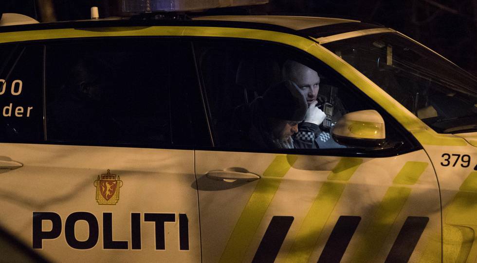 OSLO  20180207.
Politiet på området der en person er truffet av skudd på Holmlia sørøst i Oslo, skadeomfanget er ukjent.
Foto: Berit Roald / NTB scanpix