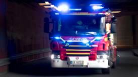 Kraftig brann i leilighetsbygg i Hemsedal – brannvesenet får bistand fra vest