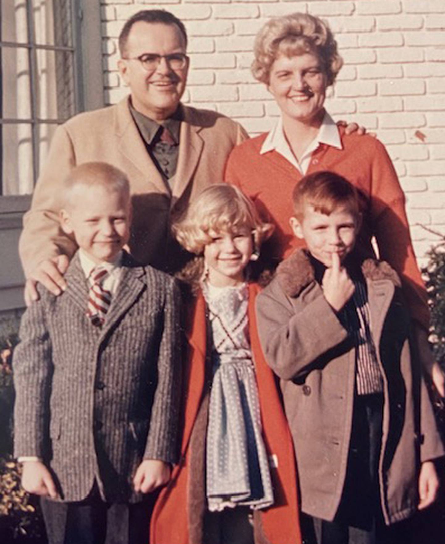 Familielykke: Vicki og brødrene sammen med mor og far tidlig på sekstitallet.