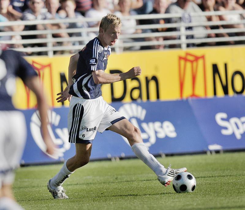 Allan Gaarde i fint driv under tiden som Viking-spiller. Her i aksjon mot Rosenborg i 2008. Foto: Erik Holsvik