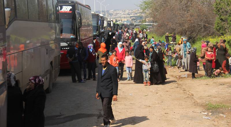 Før angrepet rammet ventet evakuerte fra Foua og Kefraya på at bussene skulle ta dem videre i sikkerhet. Dette bildet er fra byen Rashidin, nær Aleppo.