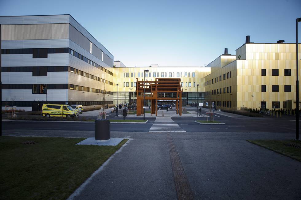 Sykehuset Østfold har brukt opp de 180 koronamillionene de har fått for 2021. Under styremøtet tidligere denne uken med sykehuset kom det fram at de hver måned bruker 180 stillinger mer enn budsjettert.
Foto: Cornelius Poppe / NTB