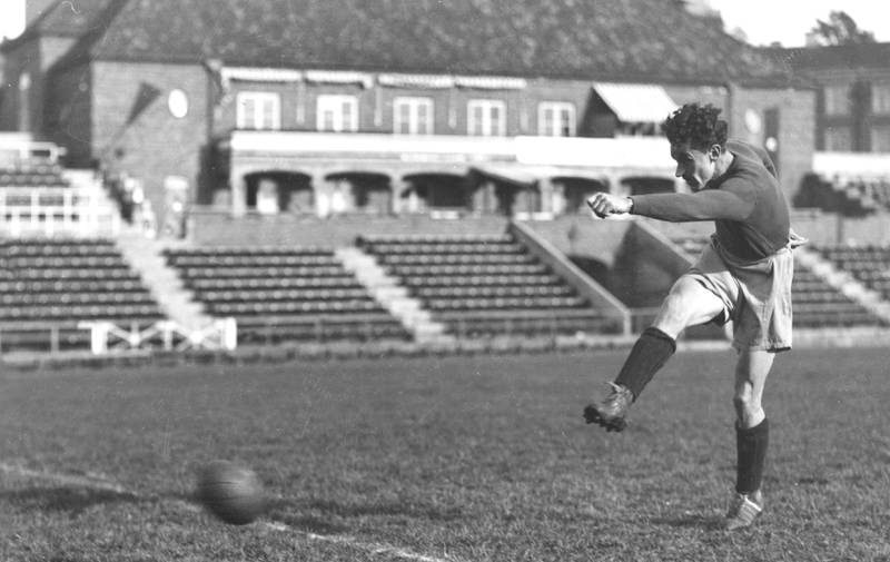 Arne Brustad scoret Norges mål i 1–2 tapet i VM i 1938. FOTO: NTB SCANPIX