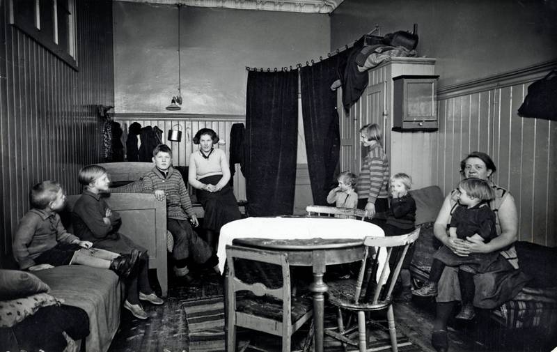 Arendalsgata 3. Barnerik familie på Oslos østkant ca. 1925-30. FOTO: UKJENT PERSON/ARBARK