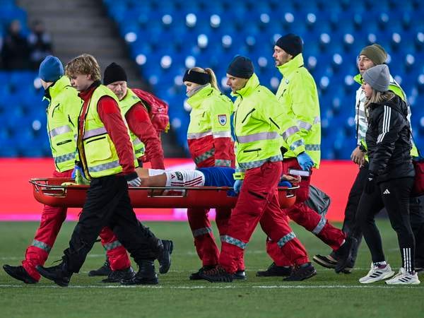 Landslagsuttatte Löfwenius båret av banen i cupfinalen med alvorlig skade