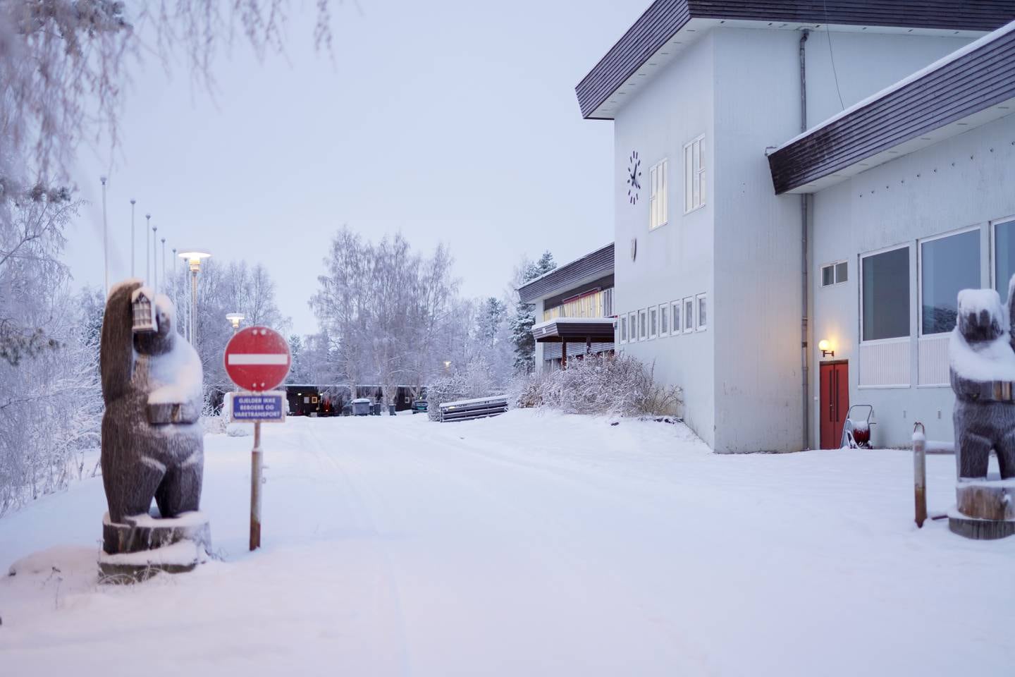 Pasvik Folkehøgskole, 500 meter fra den russiske grensen.