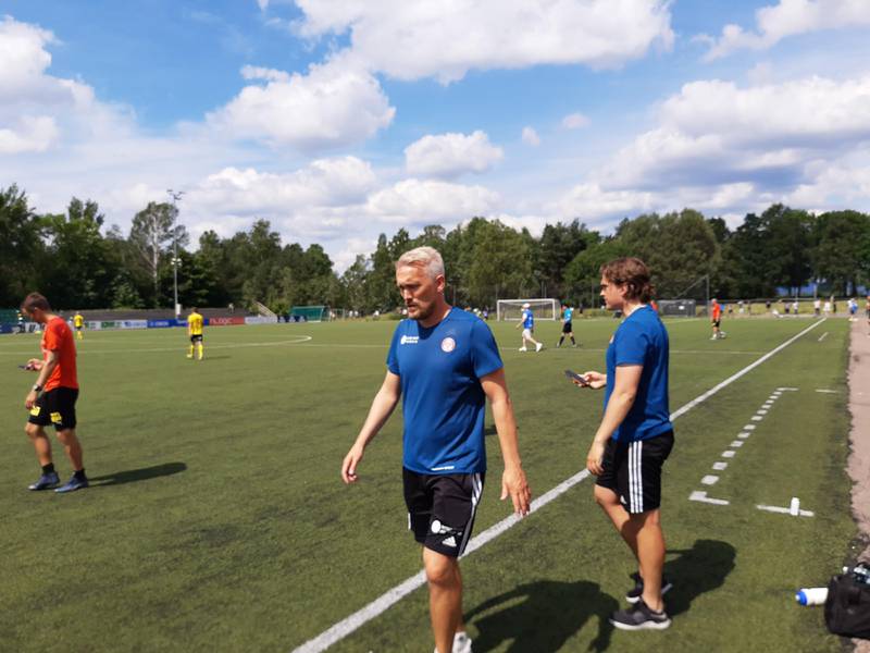 KFUM-trener Jørgen Isnes var sånn passe fornøyd med treningskampen mot Lillestrøm lørdag.