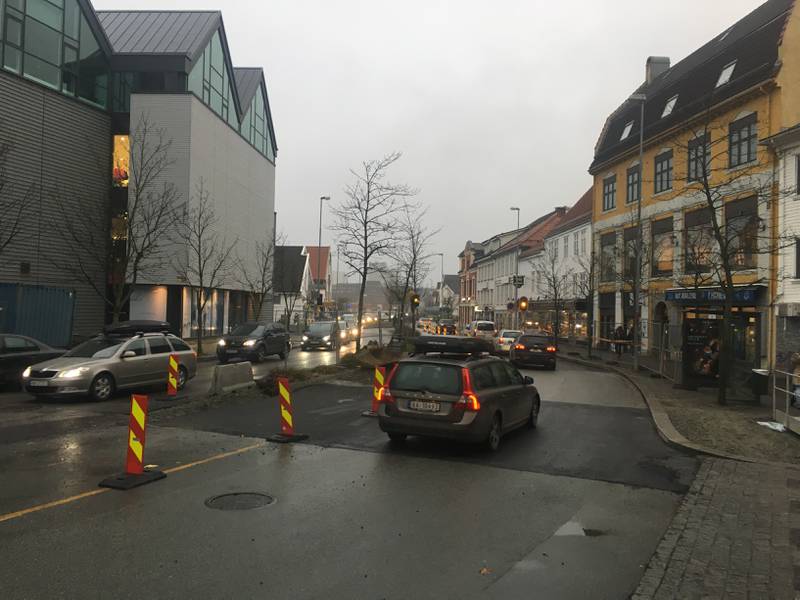 Mye trafikk i Verksgata i Stavanger fredag ettermiddag. Foto: Thor Erik Waage
