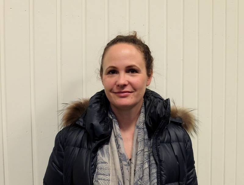Beate Husøy, leder for skolehelsetjenesten i Drammen, er glad de når så mange med forestillingen "Sinna Mann" - og at flere barn har klart å fortelle om vanskelige forhold hjemme, slik at de kan få hjelp. 