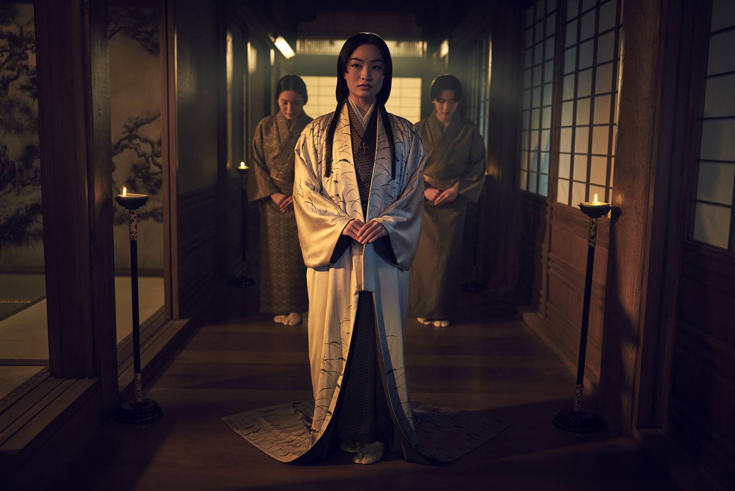 Anna Sawai spiller den engelsktalende og adelige Toda Mariko i serien om engelskmannen som havner som skipbrudden i en fremmed japansk kultur på 1600-tallet.